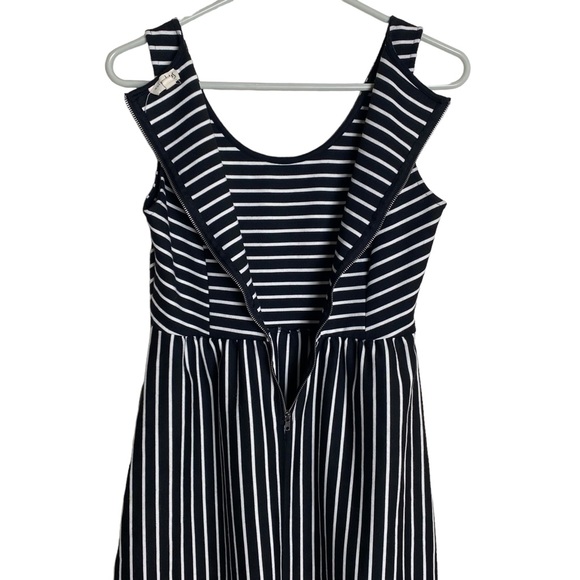 Woman's Dress- Sleeveless, Stretchy, knee Length, Fit & Flare - Picture 3 of 9